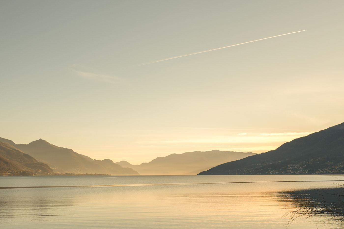 Il Lago di Como all'alba