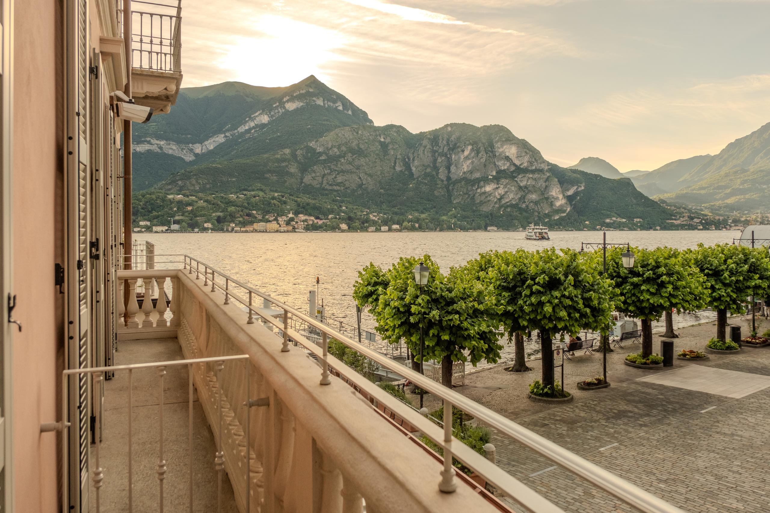 Prestige Room, vista dal balcone sul lungolago di Bellagio e sul lago - Palazzo Genazzini