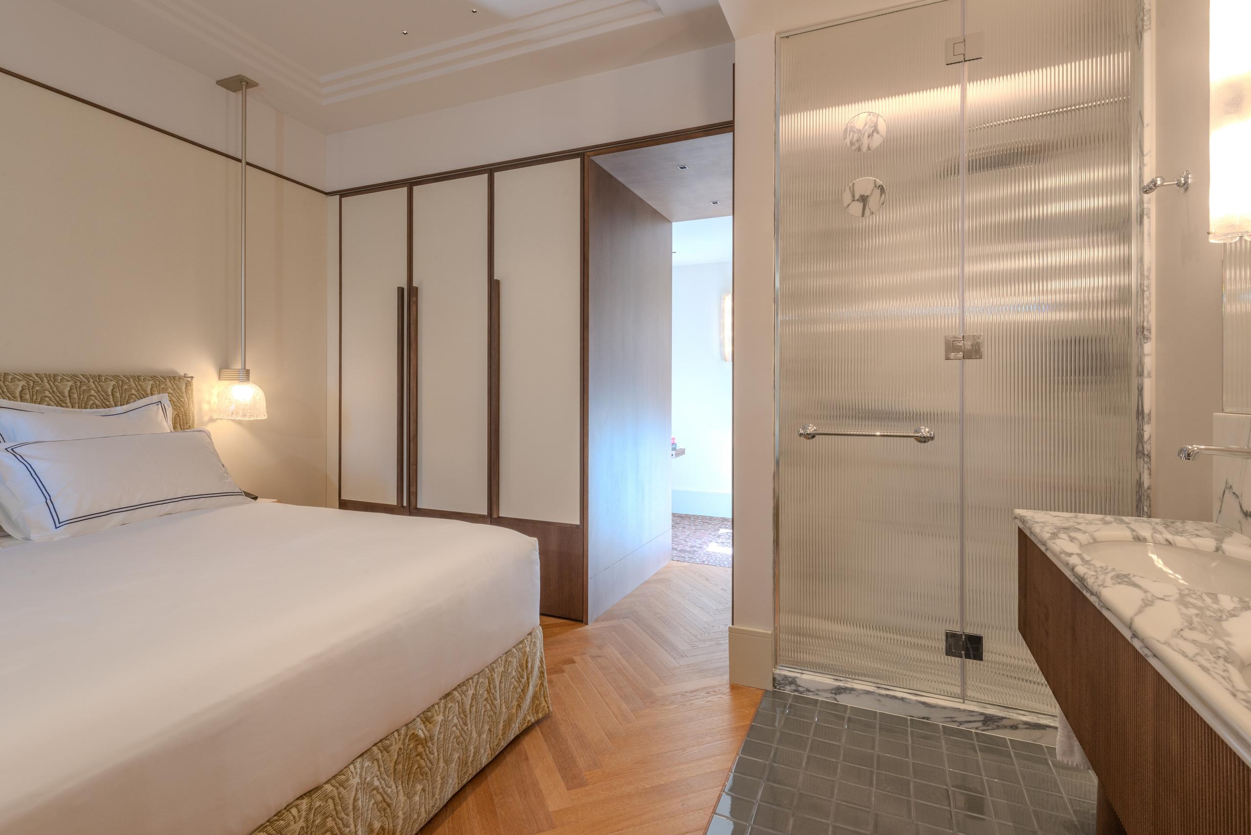 Superior Room bedroom and bathroom - Palazzo Genazzini